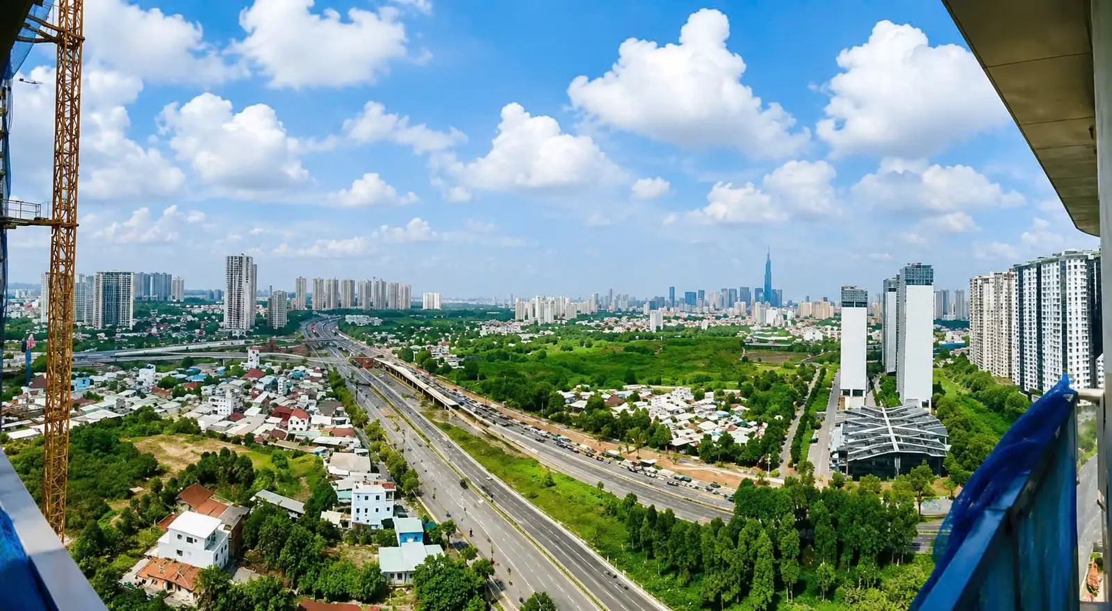 Góc nhìn từ tầng cao công trình về đại lộ Mai Chí Thọ và Landmark 81, tham khảo khi chọn căn tháp A5 A6 Eaton Park