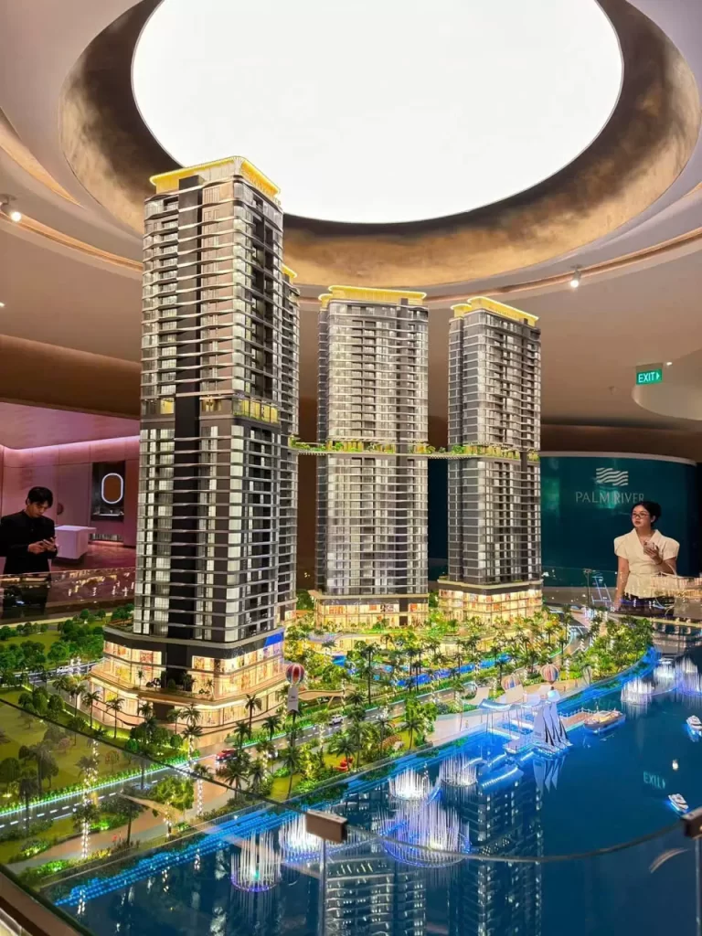 Sa bàn bốn tháp Palm River tại nhà mẫu 12A Vũ Tông Phan
