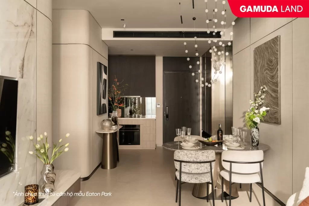 Bếp và bàn ăn nhà mẫu Eaton Park tông kem sáng