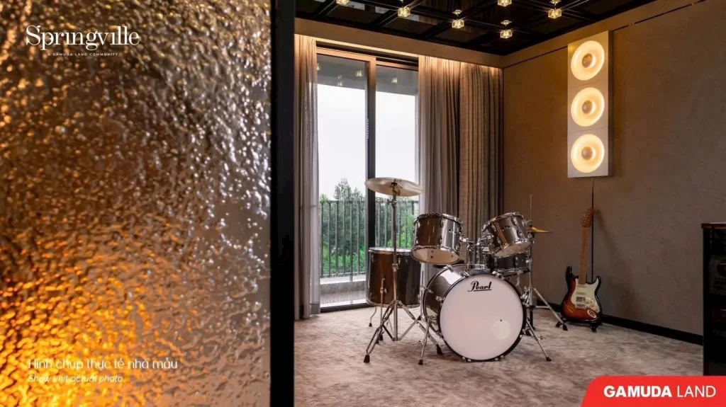 Phòng giải trí âm nhạc với nhạc cụ cao cấp tại nhà mẫu Springville Gamuda Land