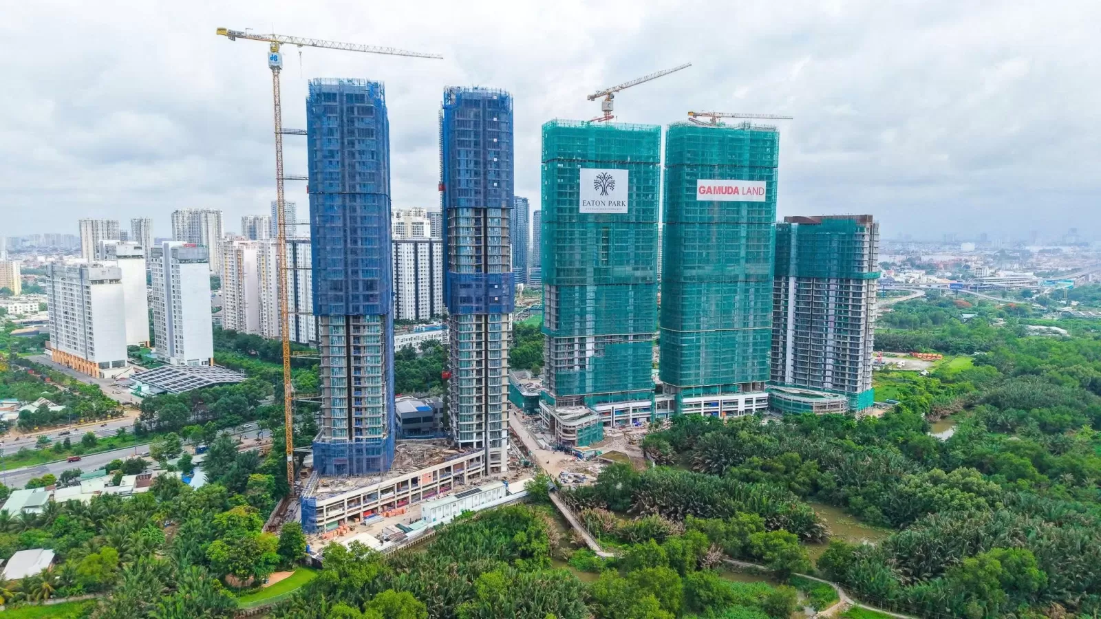 Công trường Eaton Park thực tế trên đường Mai Chí Thọ