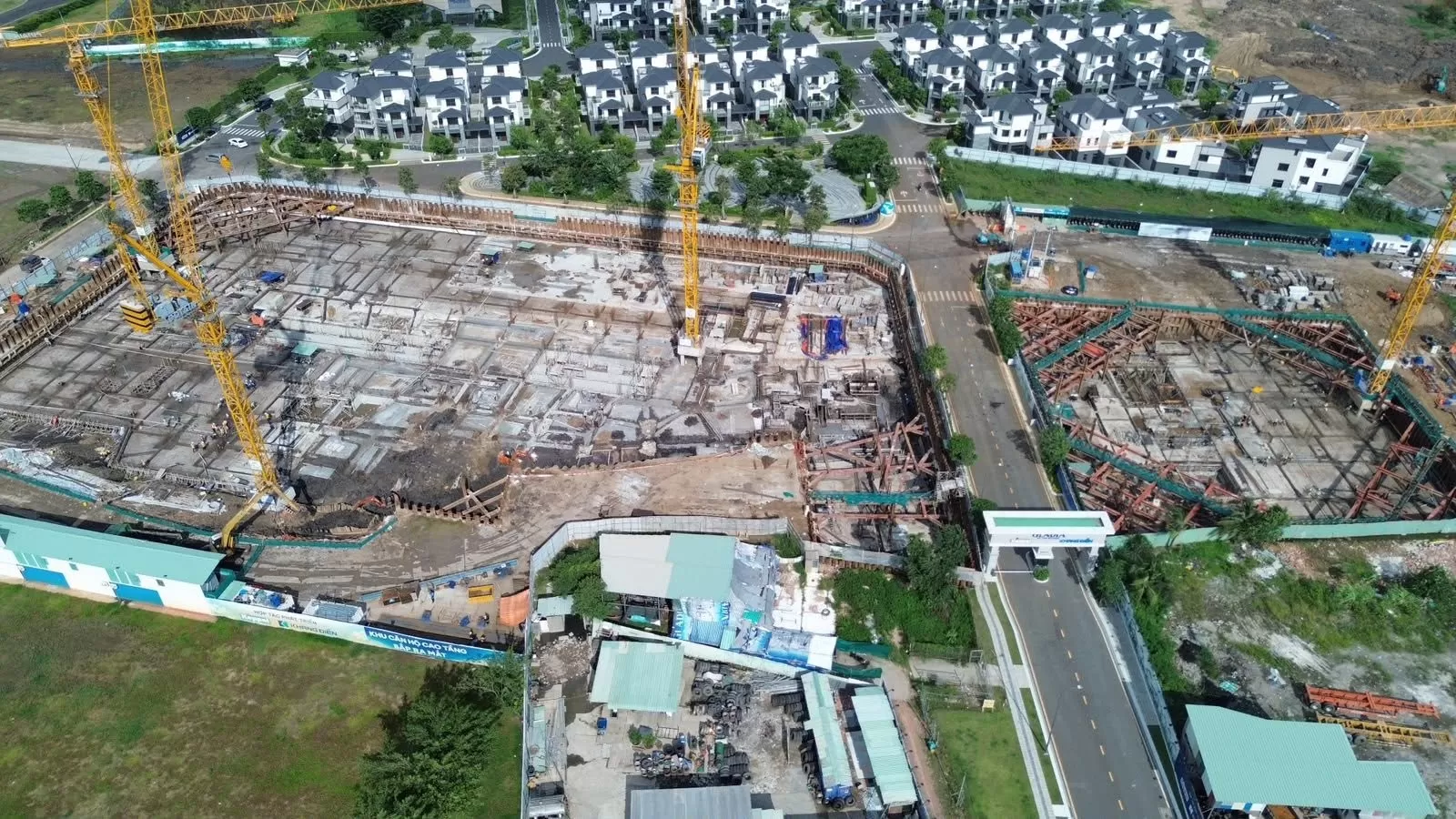 Công trường tiến độ dự án Gladia Heights nhìn từ trên cao tháng 8/2026