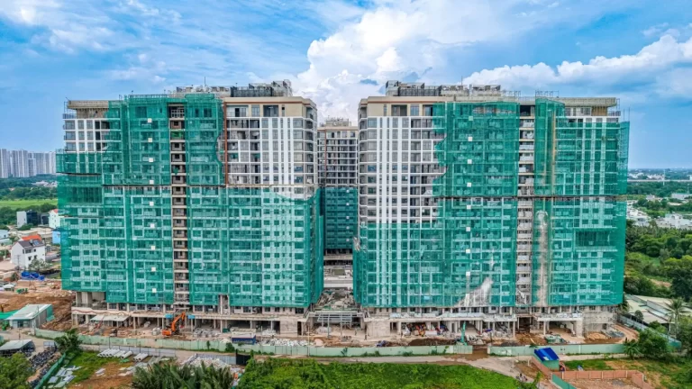 Công trường Elysian tháng 8/2026 — chưa thể cho thuê Elysian