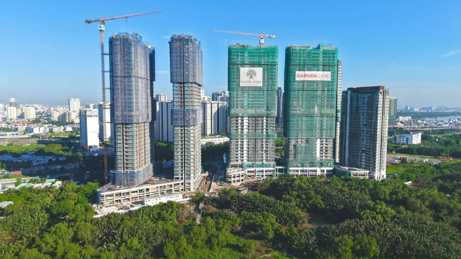 Lễ cất nóc khối tháp đánh dấu cột mốc quan trọng trong tiến độ dự án Eaton Park