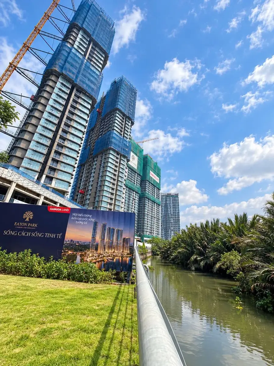 cảnh quan ven rạch cạnh Eaton Park