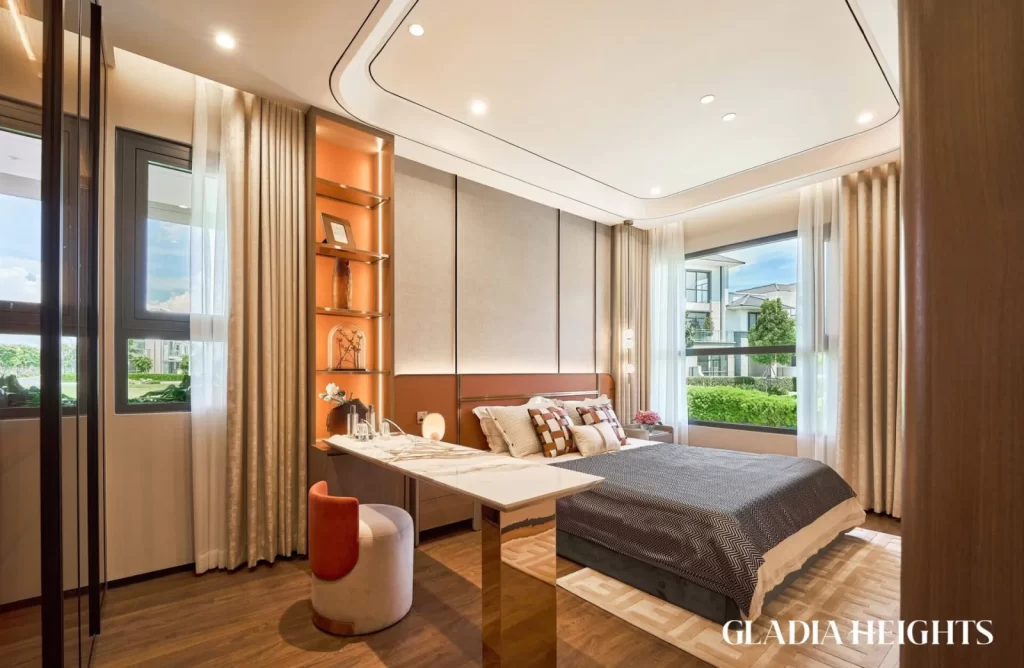 Phòng ngủ nhà mẫu Gladia Heights lấy sáng hai hướng, có bàn trang điểm riêng