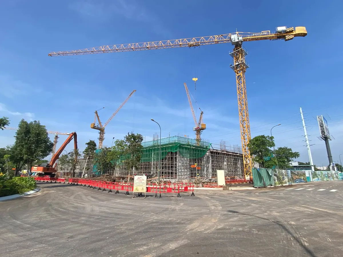 Tiến độ dự án Gladia Heights khối đế trung tâm thương mại hoàn thiện tháng 10/2026