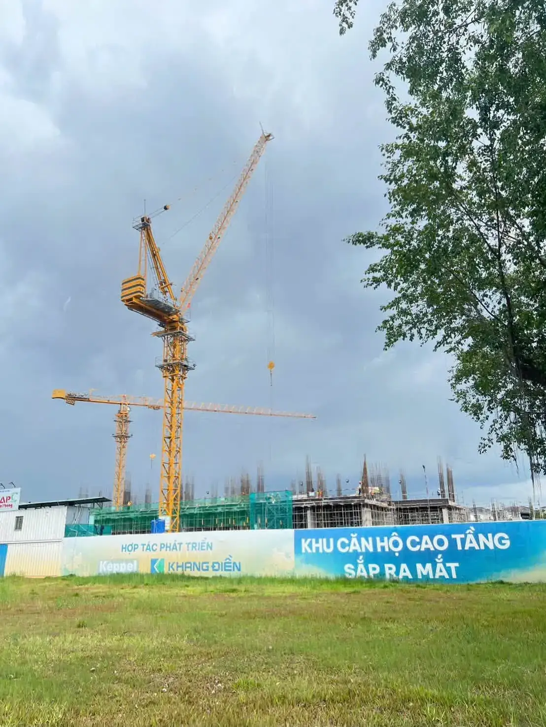 Tiến độ dự án Gladia Heights tháp B3 bọc lưới xanh chuẩn bị đổ sàn tầng 2