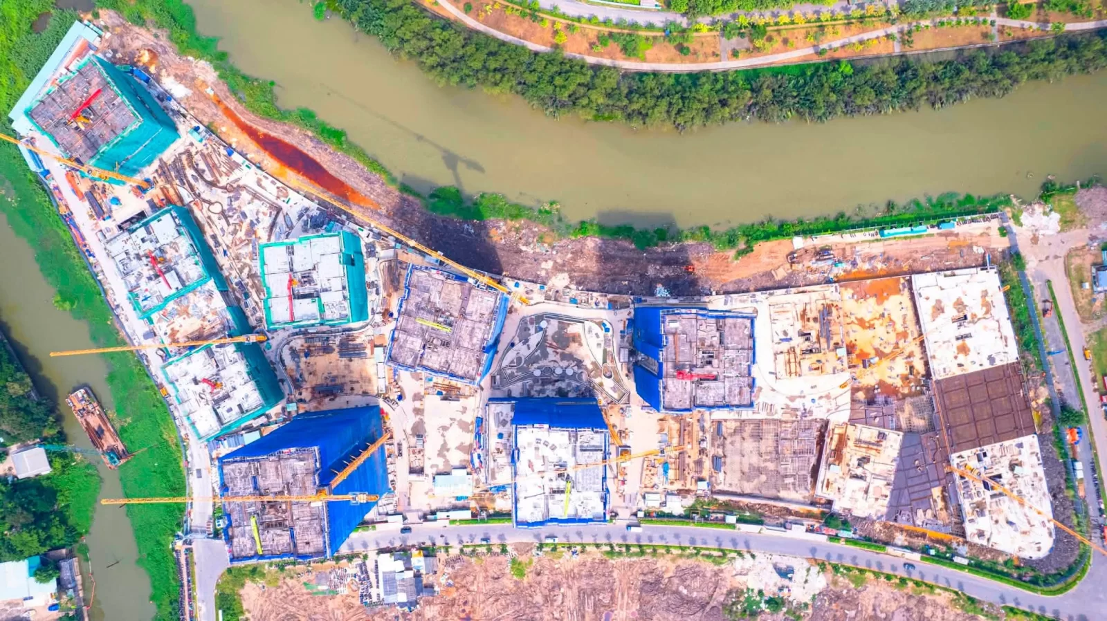 Tuyến bờ kè sông Giồng Ông Tố đang hoàn thiện tại The Privé