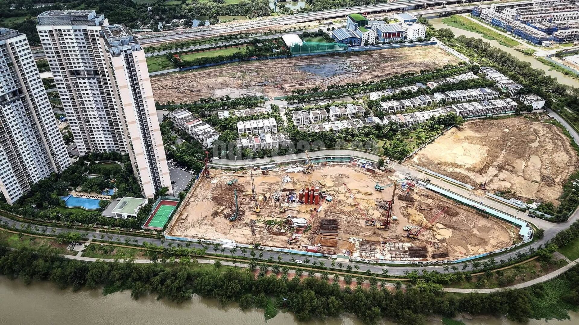 Khu vực gia công đan lồng thép cọc khoan nhồi tại công trường tháng 9/2026
