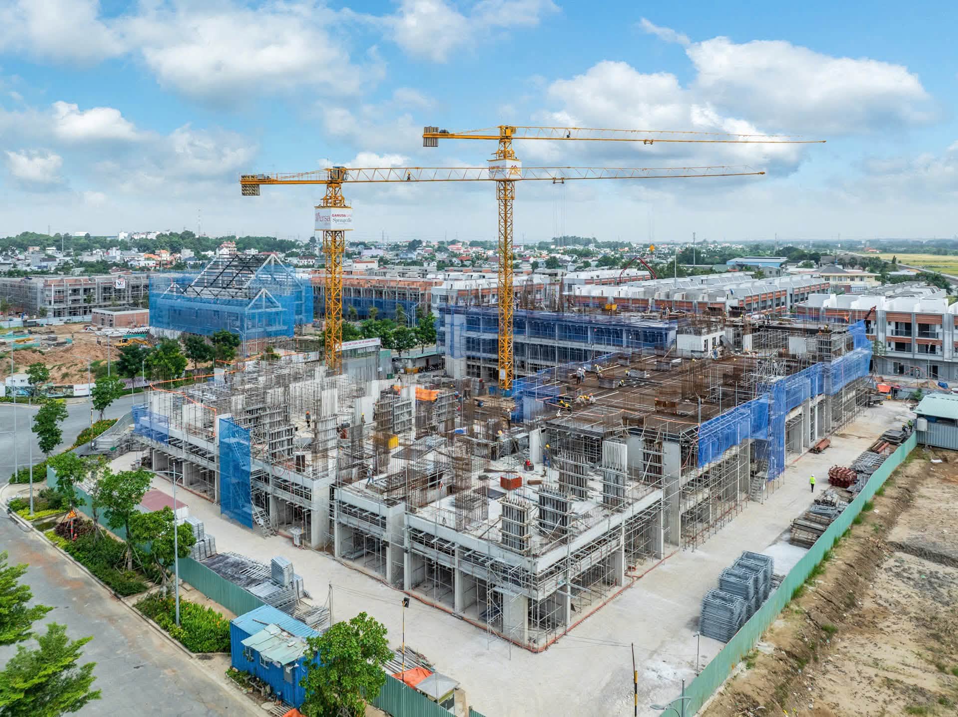 Căn hộ Persa Place Springville thi công bứt tốc đến tầng 4 với 2 cẩu tháp