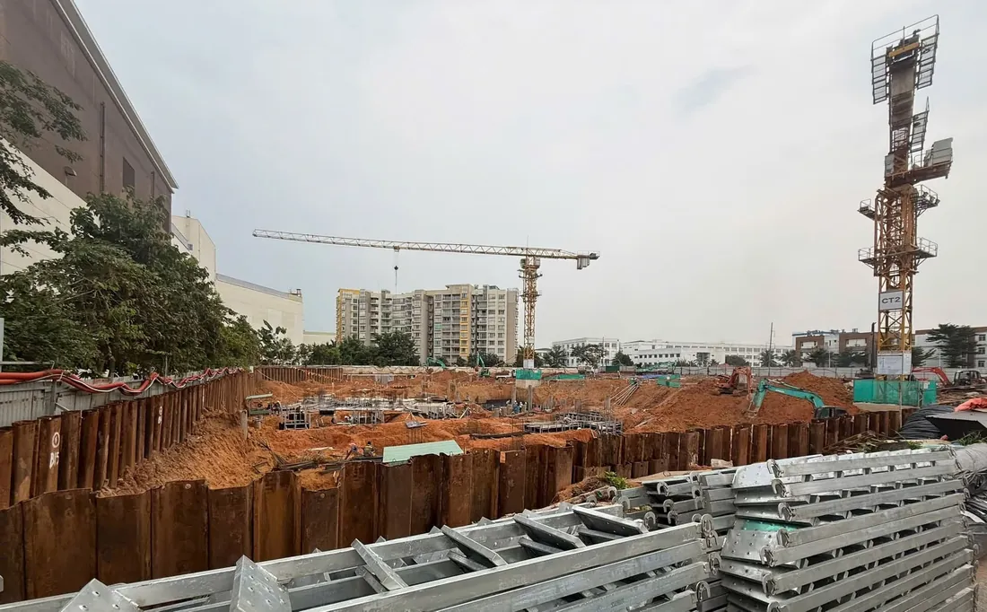 Hố móng và tường cừ Larsen công trường Norton Park tháng 9/2026