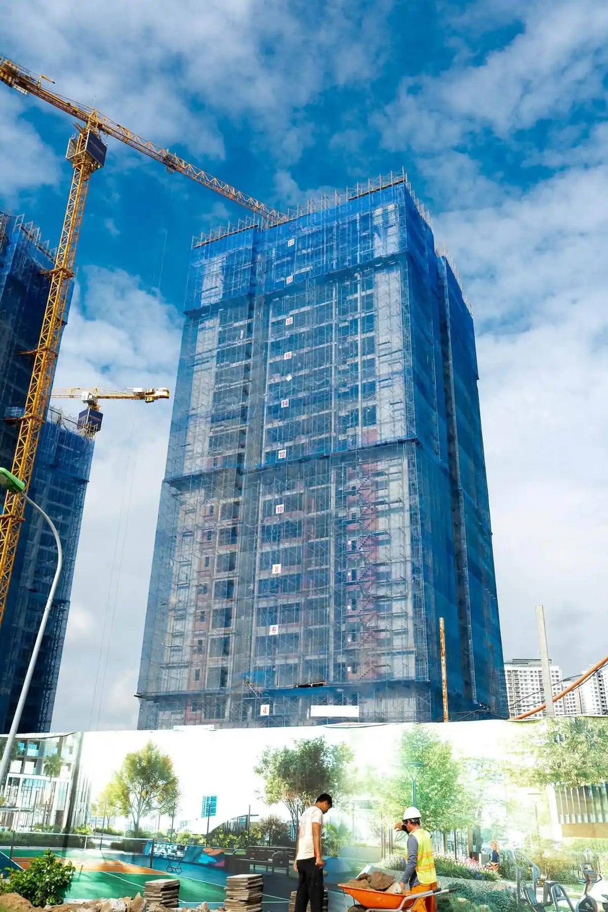 Công nhân thi công khẩn trương tại công trường The Privé tháng 9 năm 2026