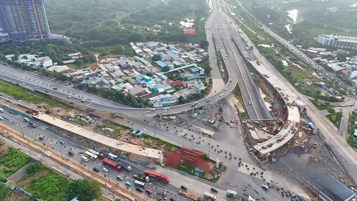 Nhánh cầu vượt và đường dẫn kết nối vào cao tốc Long Thành - Dầu Giây