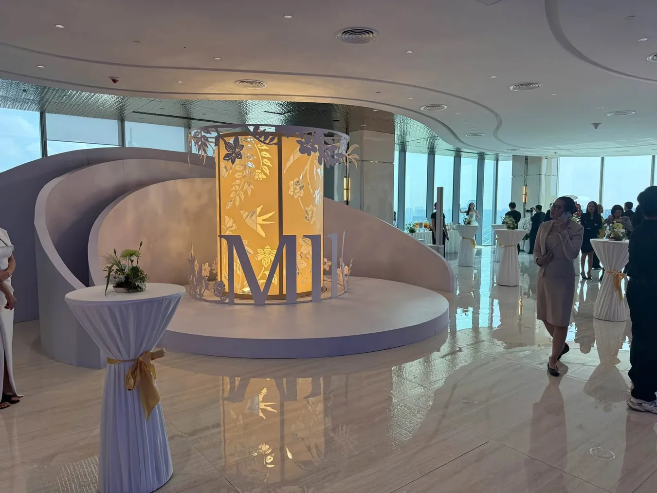 Biểu tượng nghệ thuật ánh sáng tại sảnh đón House of MIK Tôn Đức Thắng