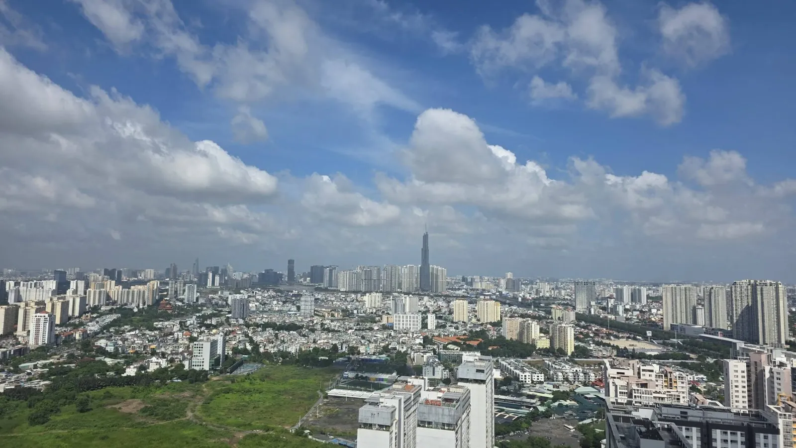 Tầm nhìn bao quát Landmark 81 từ tháp A3 A4 Eaton Park Gamuda Land