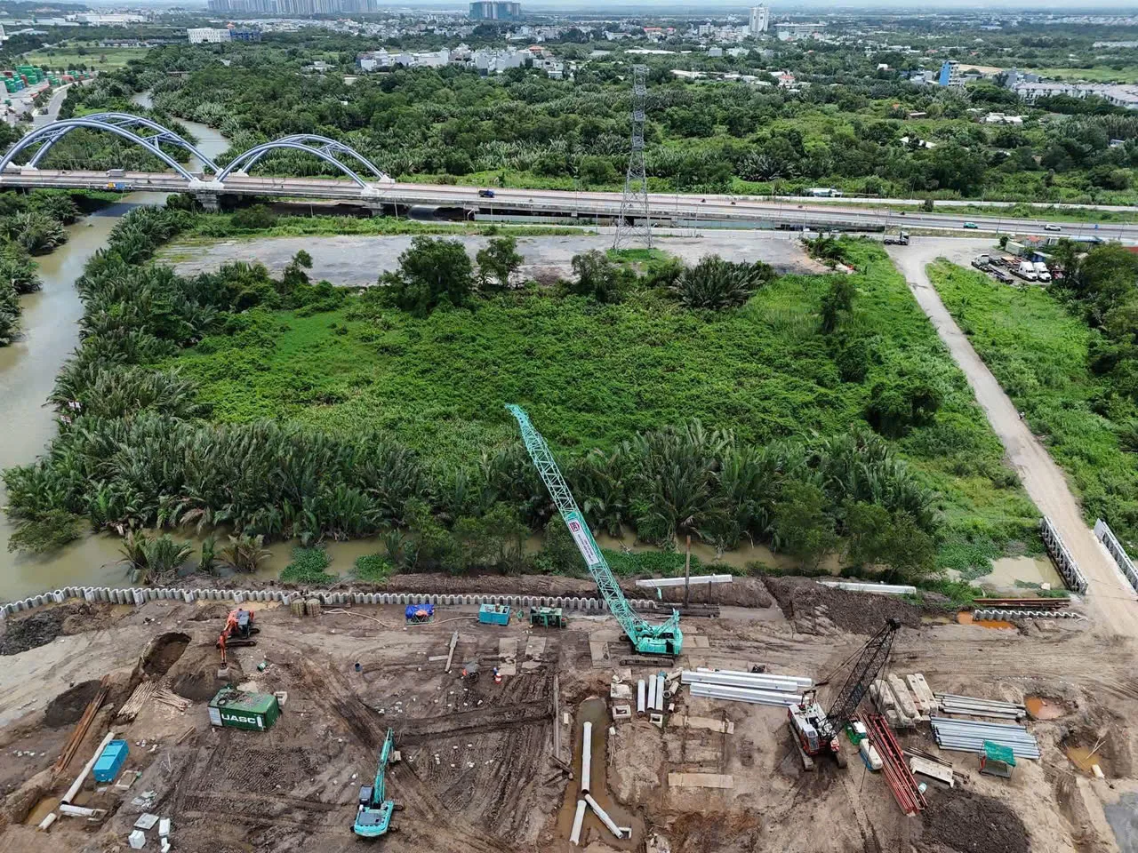 Tầm nhìn từ công trường hướng về cầu cạn Vành đai 2