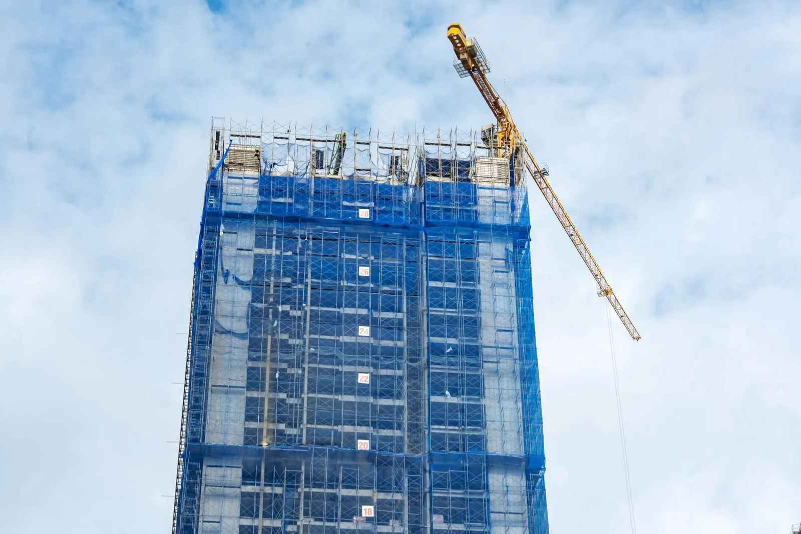 Tiến độ dự án The Privé Tháp 8 thi công sàn tầng 31 chuẩn bị cất nóc