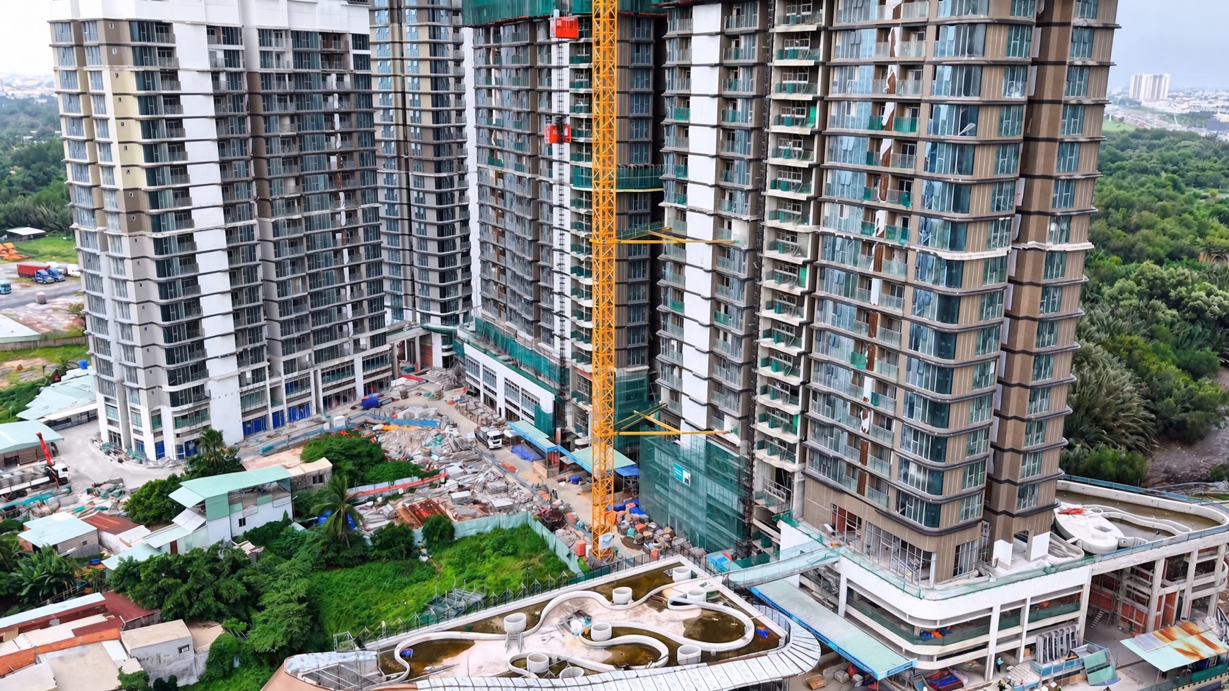 Vách kính Low-E cản nhiệt uốn lượn tại dự án Eaton Park