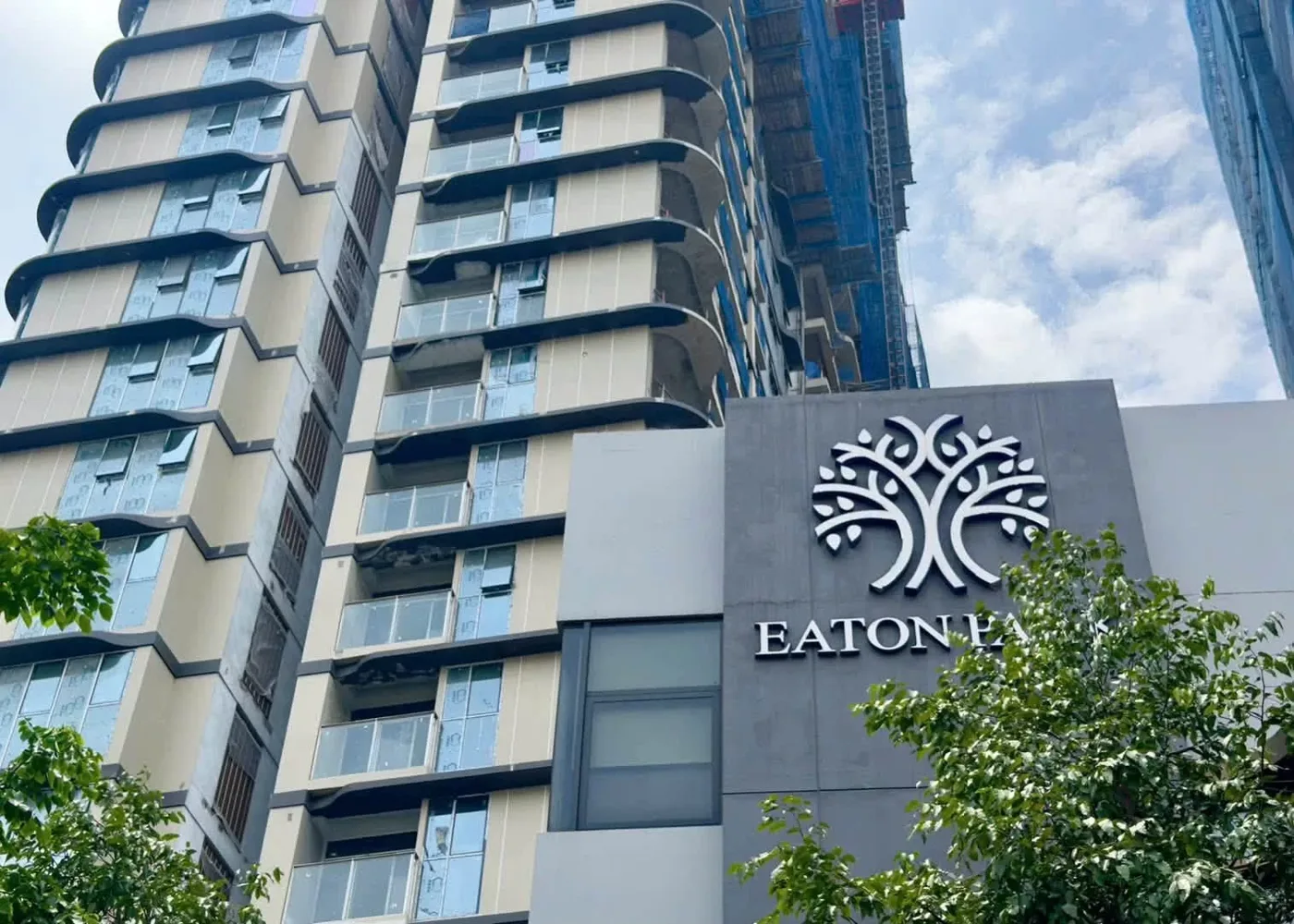 So sánh Eaton Park Gladia Heights qua mặt ngoài các tháp Eaton Park