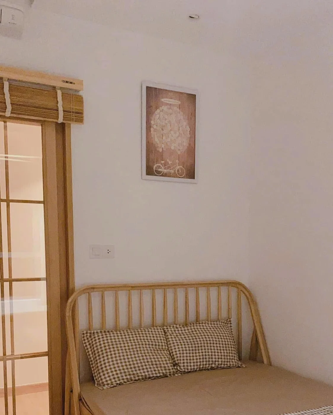 Giường ngủ gỗ tự nhiên phòng ngủ nhỏ căn hộ Palm Heights 80m2