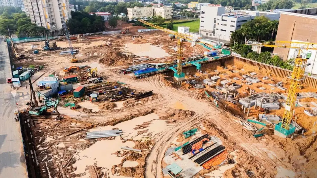 Thực tế thi công hố móng tiến độ căn hộ Norton Park Gamuda Land với cừ Larsen bảo vệ.