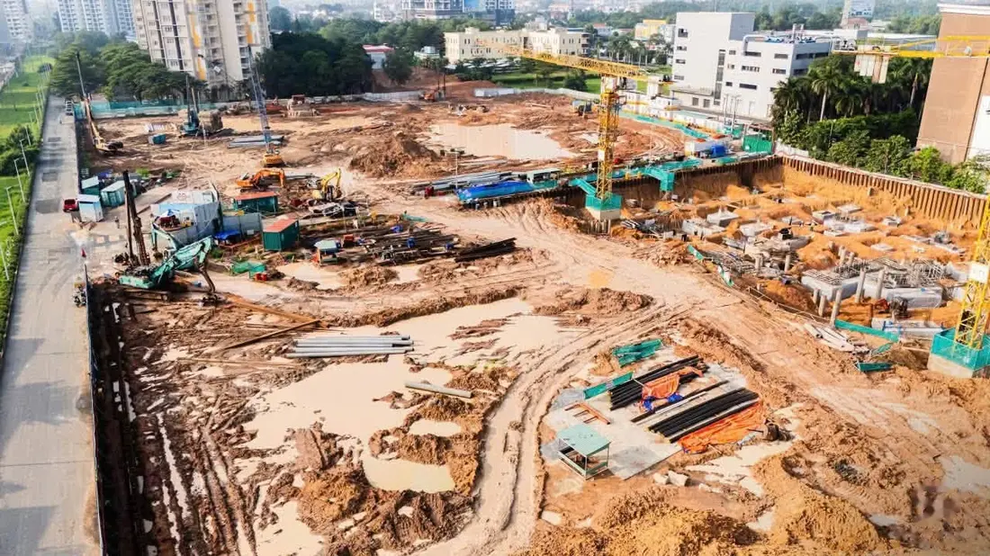 Toàn cảnh công trường tiến độ căn hộ Norton Park Gamuda Land kề cận trung tâm thương mại Aeon Mall Canary.